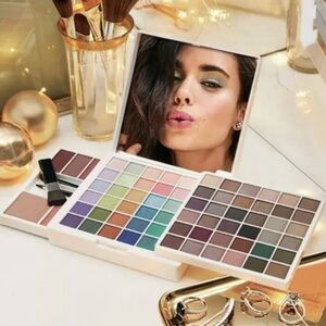 Avon ‘Oh What Fun’ Mega Makeup Palette